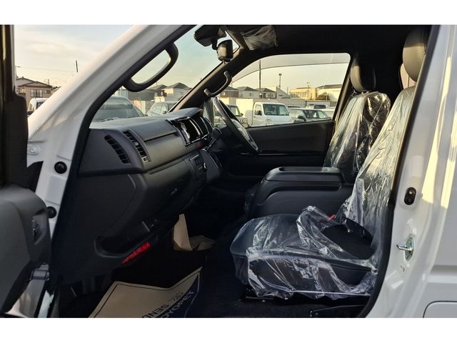 TOYOTA HIACE VAN 4WD 2025 Image 31