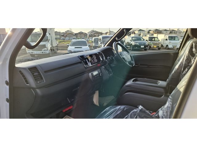 TOYOTA HIACE VAN 4WD 2025 Image 31