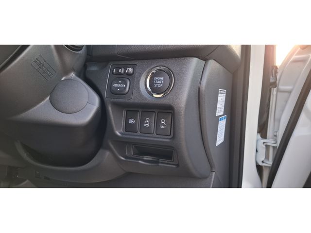 TOYOTA HIACE VAN 4WD 2025 Image 31