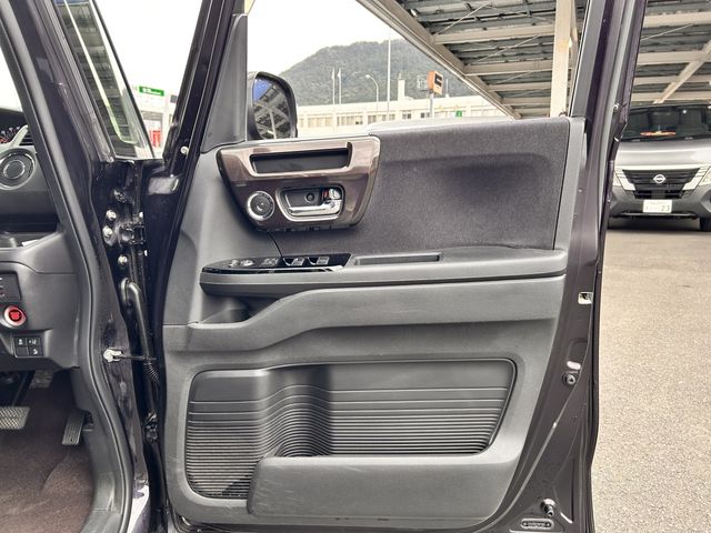 HONDA N BOX CUSTOM 2018 Image 31