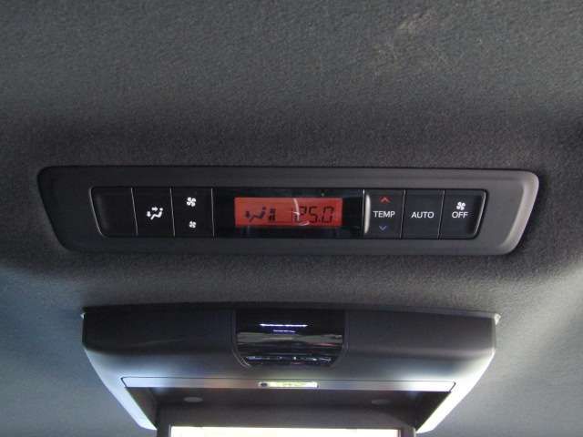 TOYOTA VOXY HYBRID 4WD 2017 Image 31