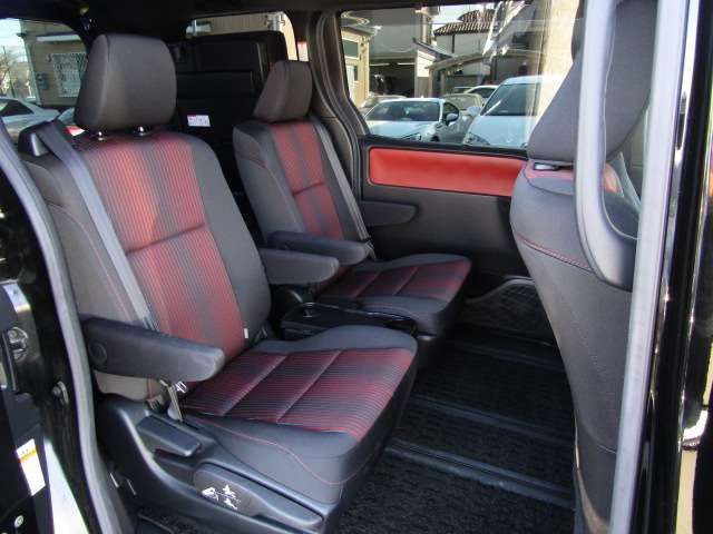 TOYOTA VOXY HYBRID 4WD 2017 Image 31