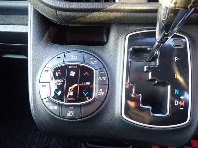 TOYOTA VOXY 2015 Image 31