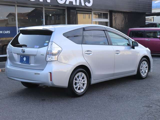 TOYOTA PRIUS ALPHA 2011 Image 31