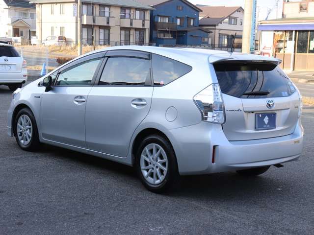 TOYOTA PRIUS ALPHA 2011 Image 31