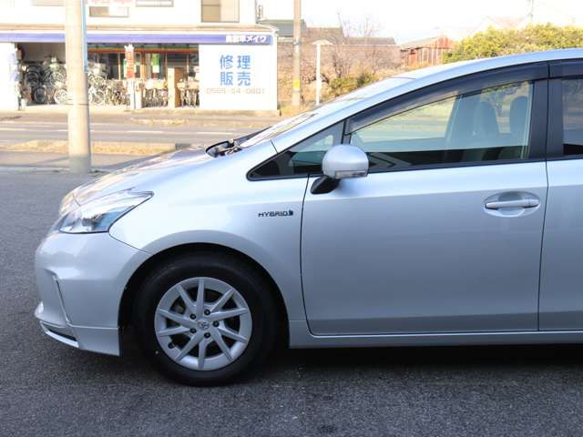 TOYOTA PRIUS ALPHA 2011 Image 31