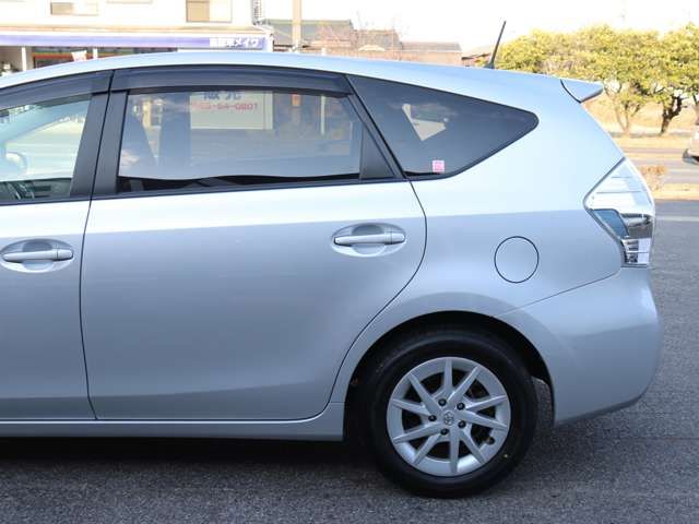 TOYOTA PRIUS ALPHA 2011 Image 31