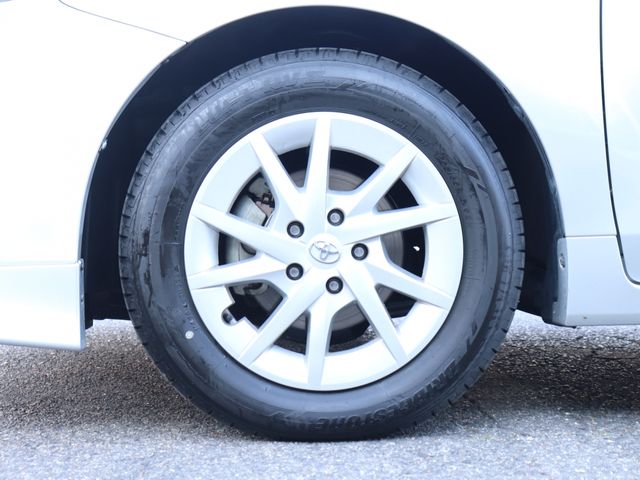 TOYOTA PRIUS ALPHA 2011 Image 31