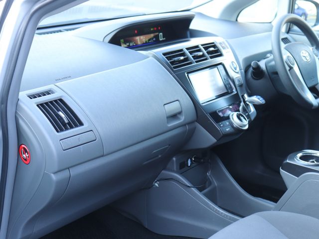 TOYOTA PRIUS ALPHA 2011 Image 31