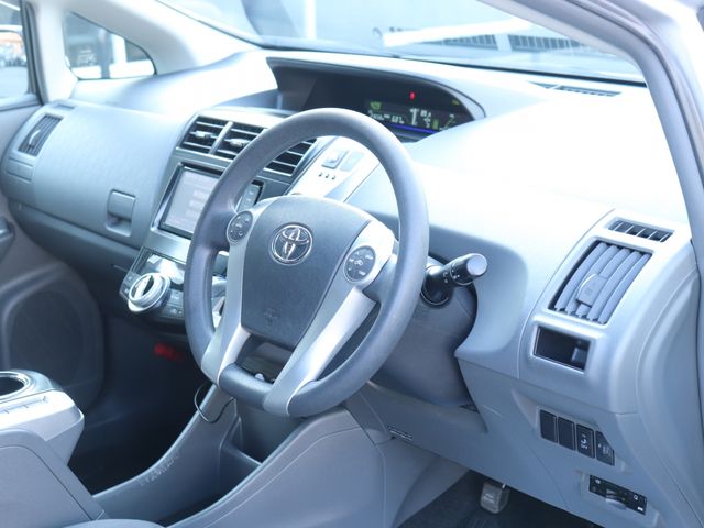 TOYOTA PRIUS ALPHA 2011 Image 31