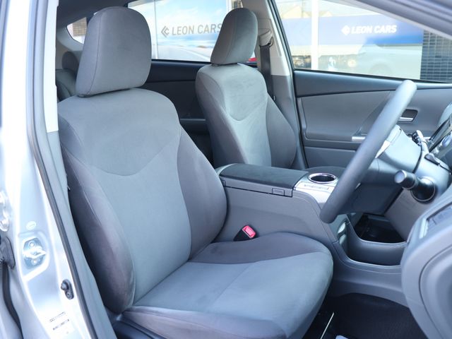 TOYOTA PRIUS ALPHA 2011 Image 31