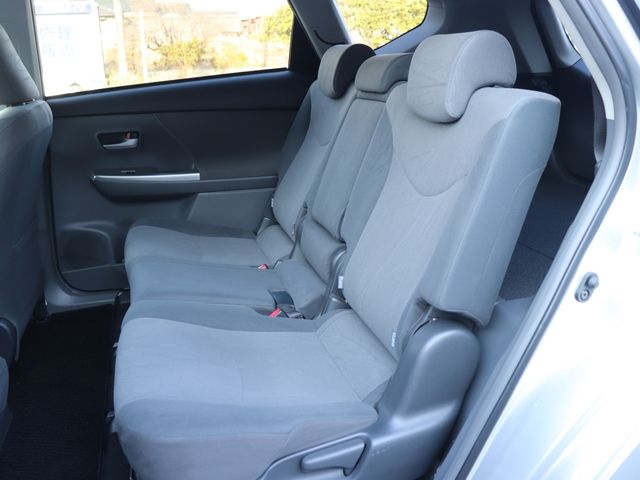 TOYOTA PRIUS ALPHA 2011 Image 31