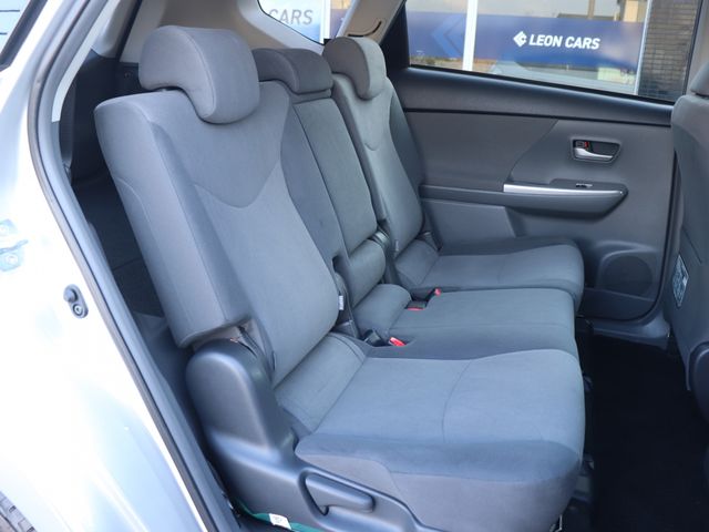 TOYOTA PRIUS ALPHA 2011 Image 31