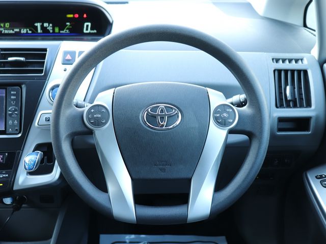 TOYOTA PRIUS ALPHA 2011 Image 31