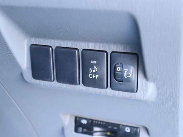 TOYOTA PRIUS ALPHA 2011 Image 31