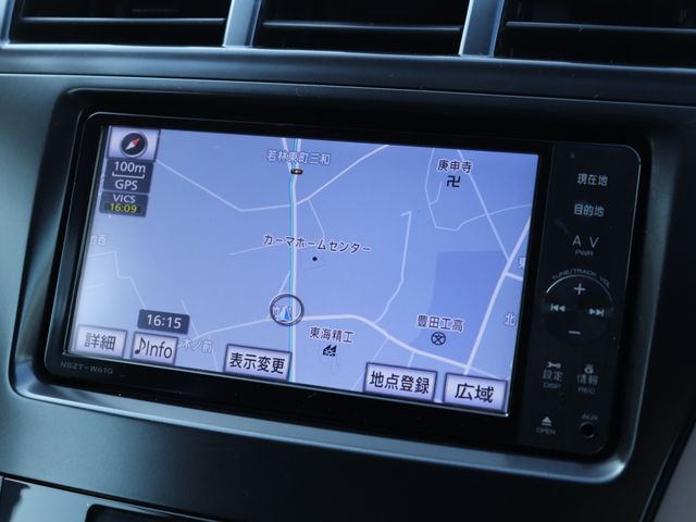 TOYOTA PRIUS ALPHA 2011 Image 31