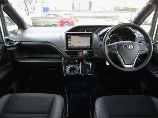 TOYOTA NOAH 2017 Image 31