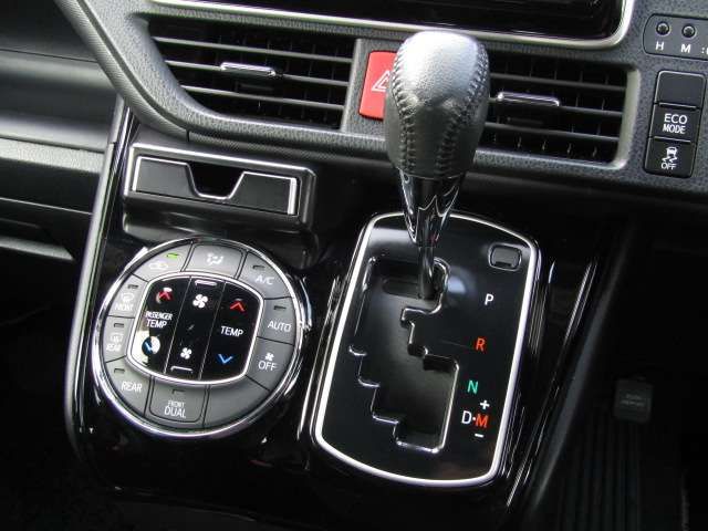 TOYOTA NOAH 2017 Image 31