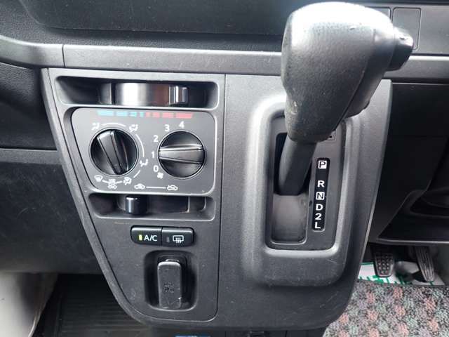 DAIHATSU HIJET CARGO 4WD 2019 Image 31