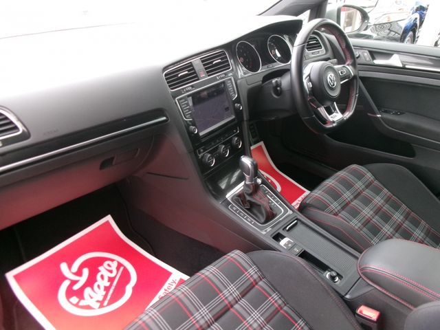 VOLKSWAGEN GOLF GTI 2017 Image 31