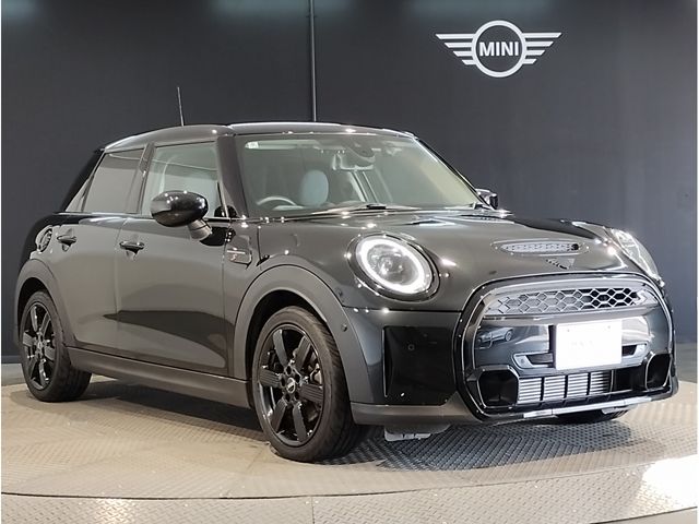 BMW MINI COOPER SD 5DOOR 2022 Image 31