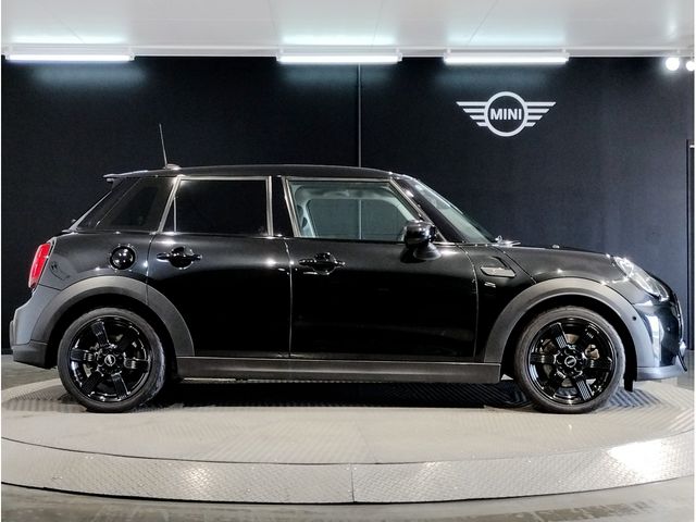 BMW MINI COOPER SD 5DOOR 2022 Image 31