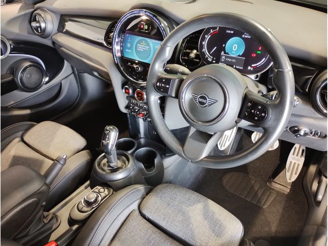 BMW MINI COOPER SD 5DOOR 2022 Image 31