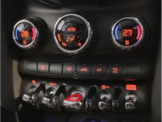 BMW MINI COOPER SD 5DOOR 2022 Image 31