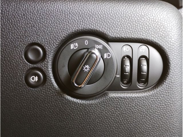 BMW MINI COOPER SD 5DOOR 2022 Image 31