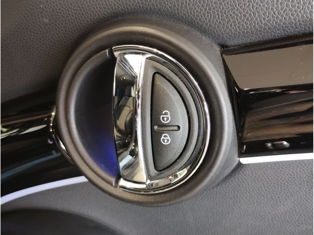 BMW MINI COOPER SD 5DOOR 2022 Image 31