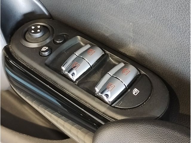 BMW MINI COOPER SD 5DOOR 2022 Image 31