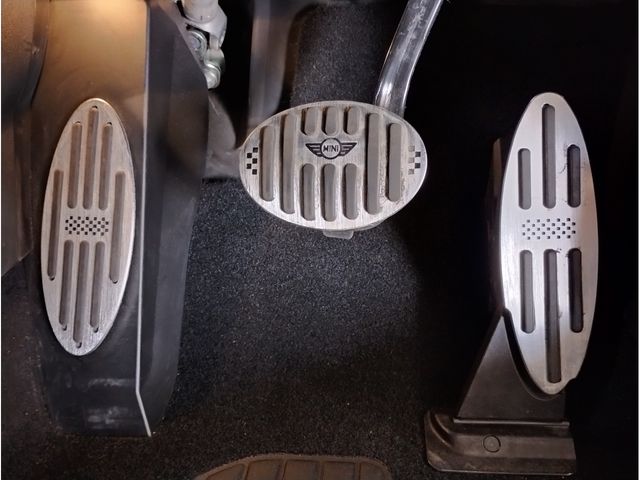 BMW MINI COOPER SD 5DOOR 2022 Image 31