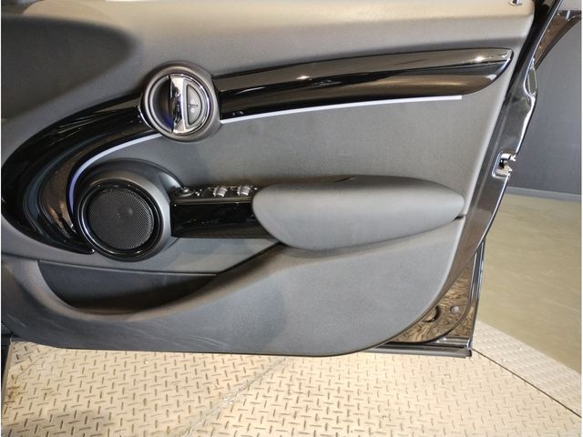 BMW MINI COOPER SD 5DOOR 2022 Image 31