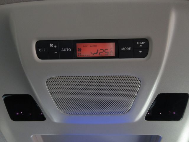 NISSAN ELGRAND 2015 Image 31