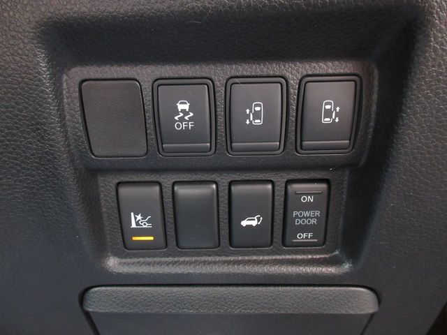 NISSAN ELGRAND 2015 Image 31