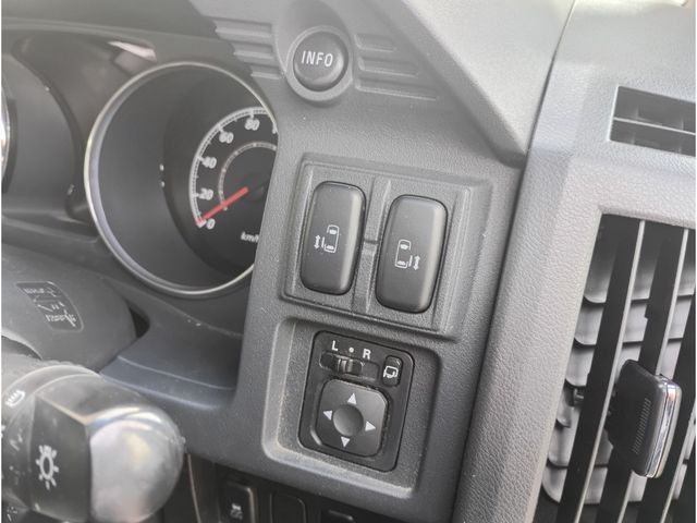 MITSUBISHI DELICA D:5 4WD 2016 Image 31