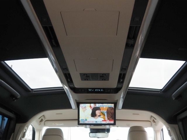 TOYOTA ALPHARD HYBRID 2023 Image 31