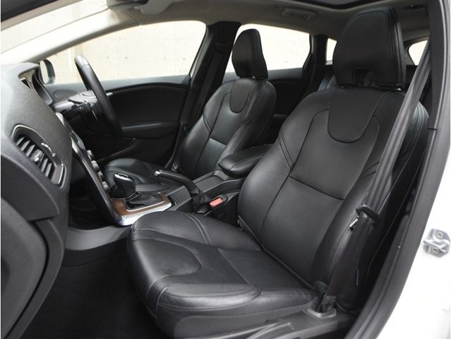 VOLVO V40 2020 Image 31