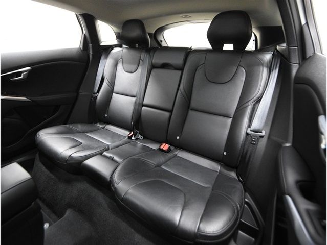 VOLVO V40 2020 Image 31