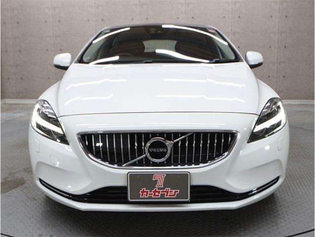 VOLVO V40 2020 Image 31