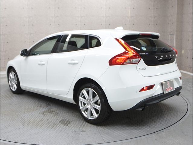 VOLVO V40 2020 Image 31