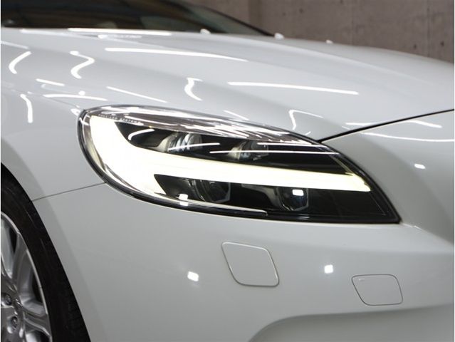 VOLVO V40 2020 Image 31