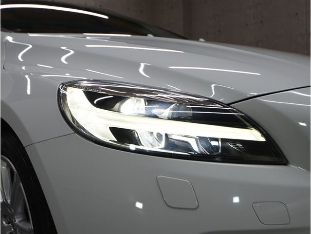 VOLVO V40 2020 Image 31