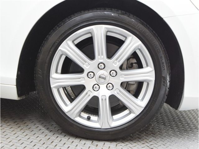 VOLVO V40 2020 Image 31