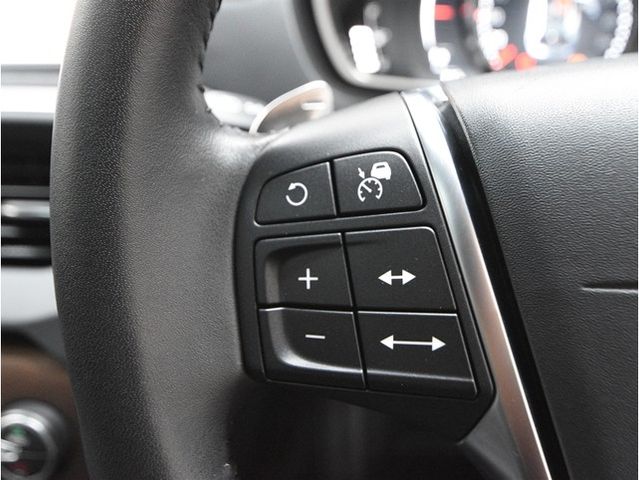 VOLVO V40 2020 Image 31