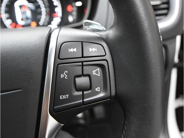 VOLVO V40 2020 Image 31