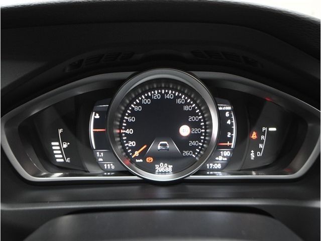 VOLVO V40 2020 Image 31