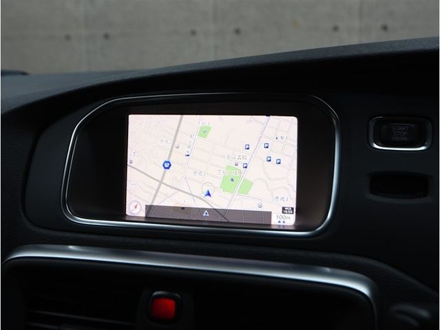 VOLVO V40 2020 Image 31