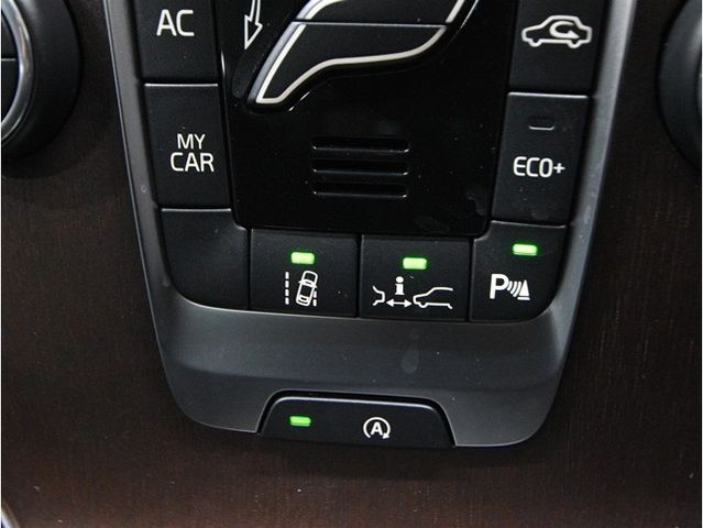 VOLVO V40 2020 Image 31