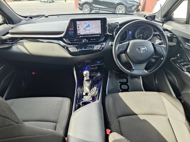 TOYOTA C-HR 2017 Image 31